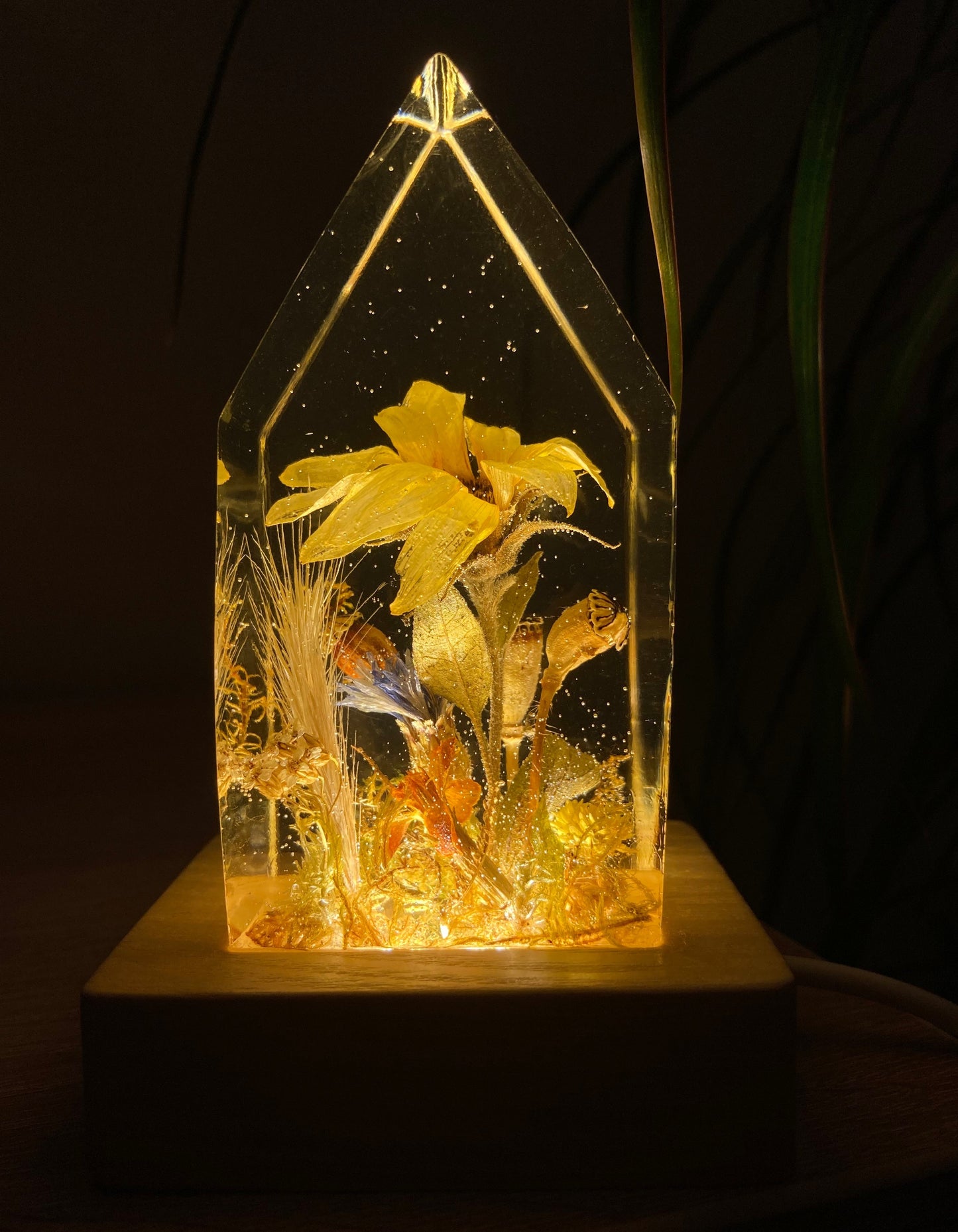 Epoxy Resin "House" Lamp with flowers, Handmade Home Decor Bedside LED Lamp, Unique Resin Lighting for Bedside Table, Nightstand Decorations for Bedroom, Mother's Day Gift