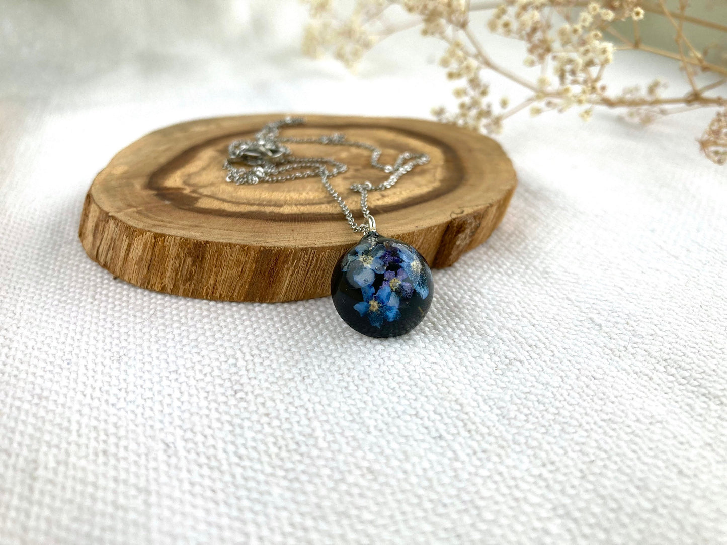 Tiny Forget me nots Necklace, Memorial Necklace, Something Blue, Pressed Flower, Epoxy flower, Birth flower jewelry, Christmas gift