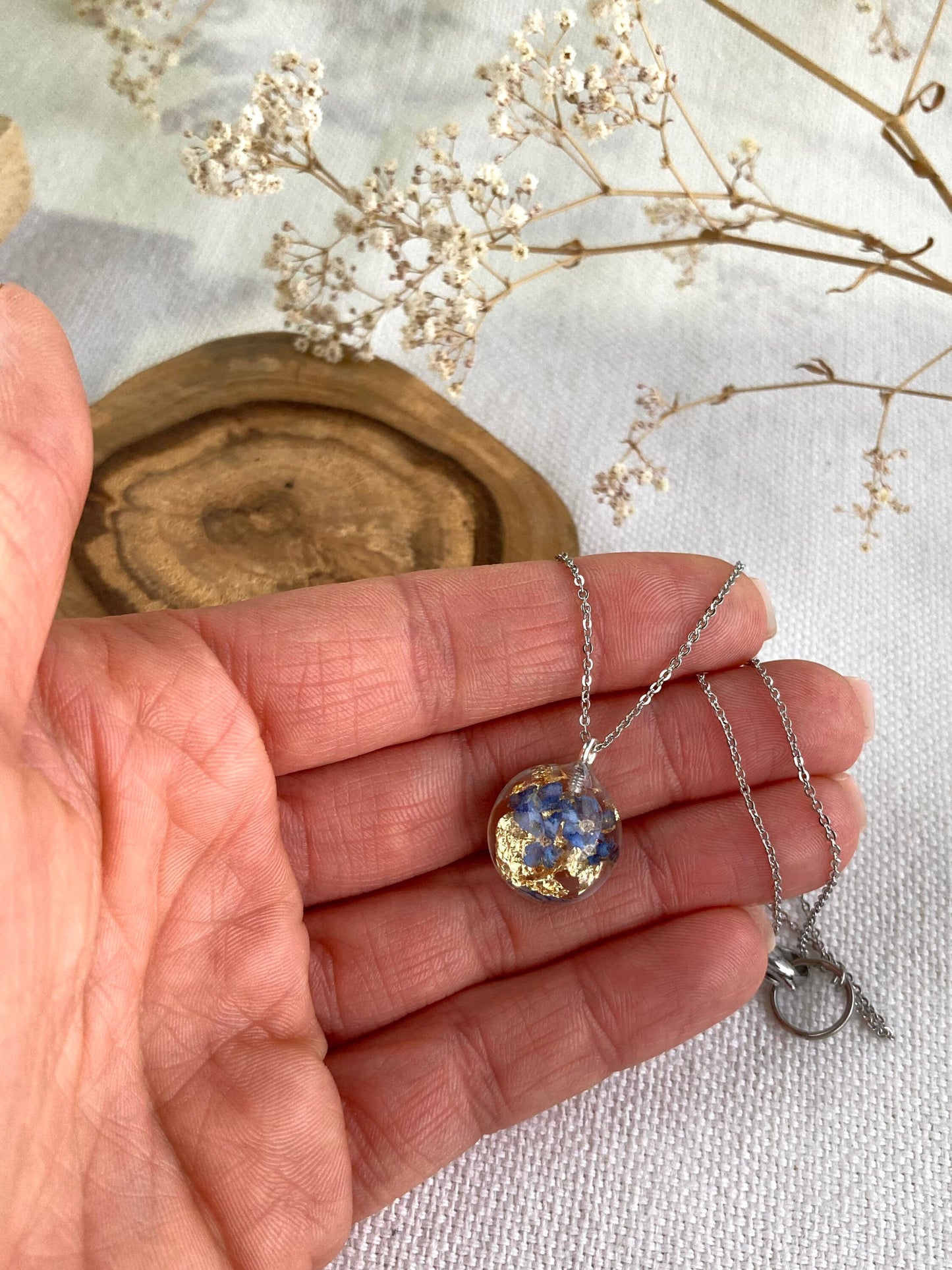 Pressed flower Forget me not Resin necklace, Memorial jewelry, Wedding jewelry, Dried flower jewelry