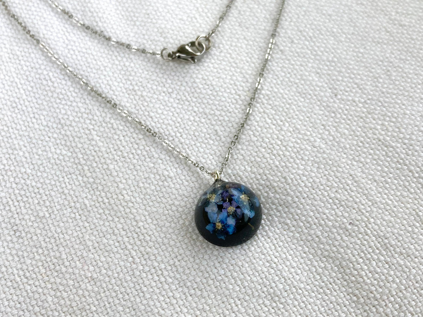 Tiny Forget me nots Necklace, Memorial Necklace, Something Blue, Pressed Flower, Epoxy flower, Birth flower jewelry, Christmas gift