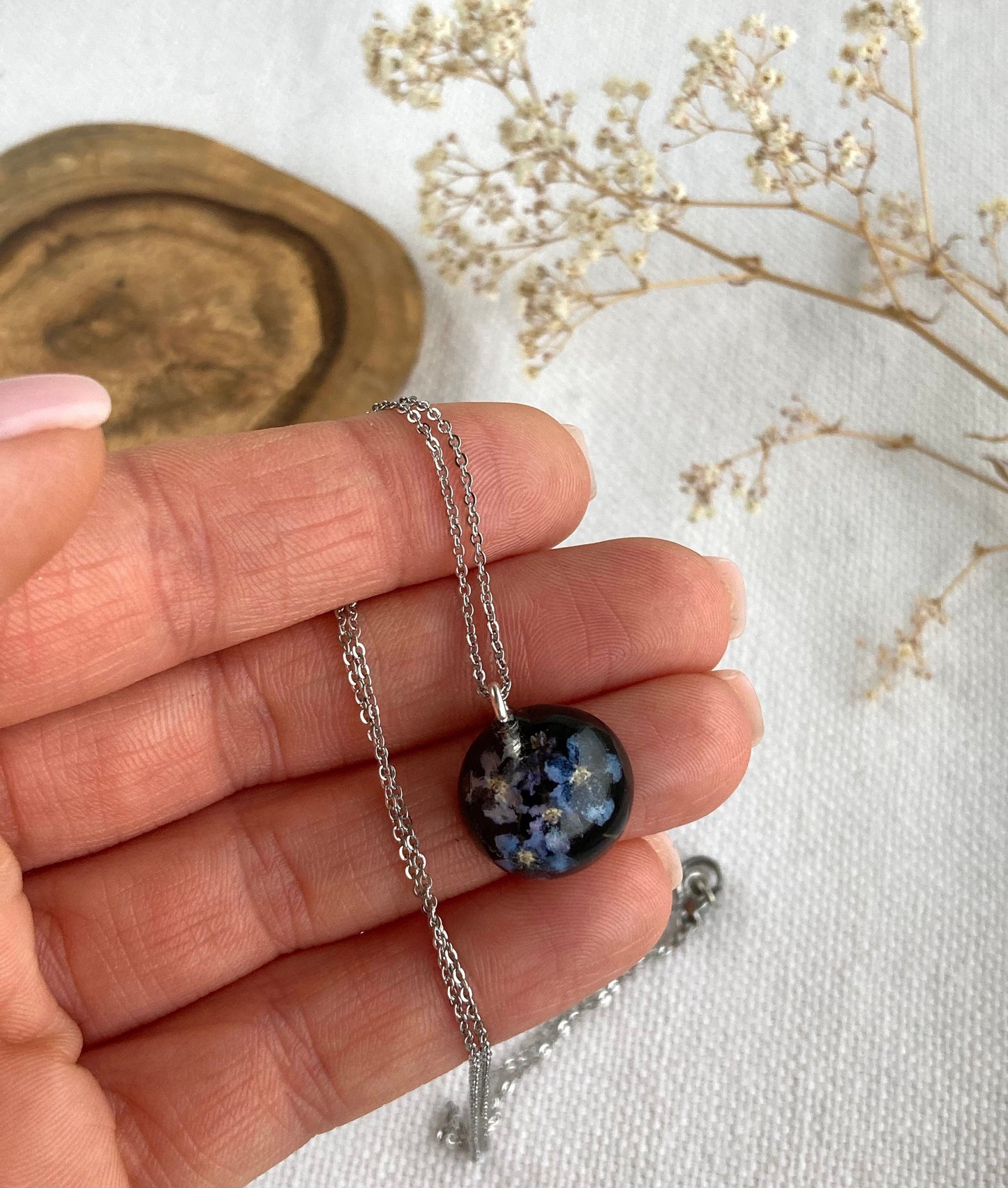 Tiny Forget me nots Necklace, Memorial Necklace, Something Blue, Pressed Flower, Epoxy flower, Birth flower jewelry, Christmas gift