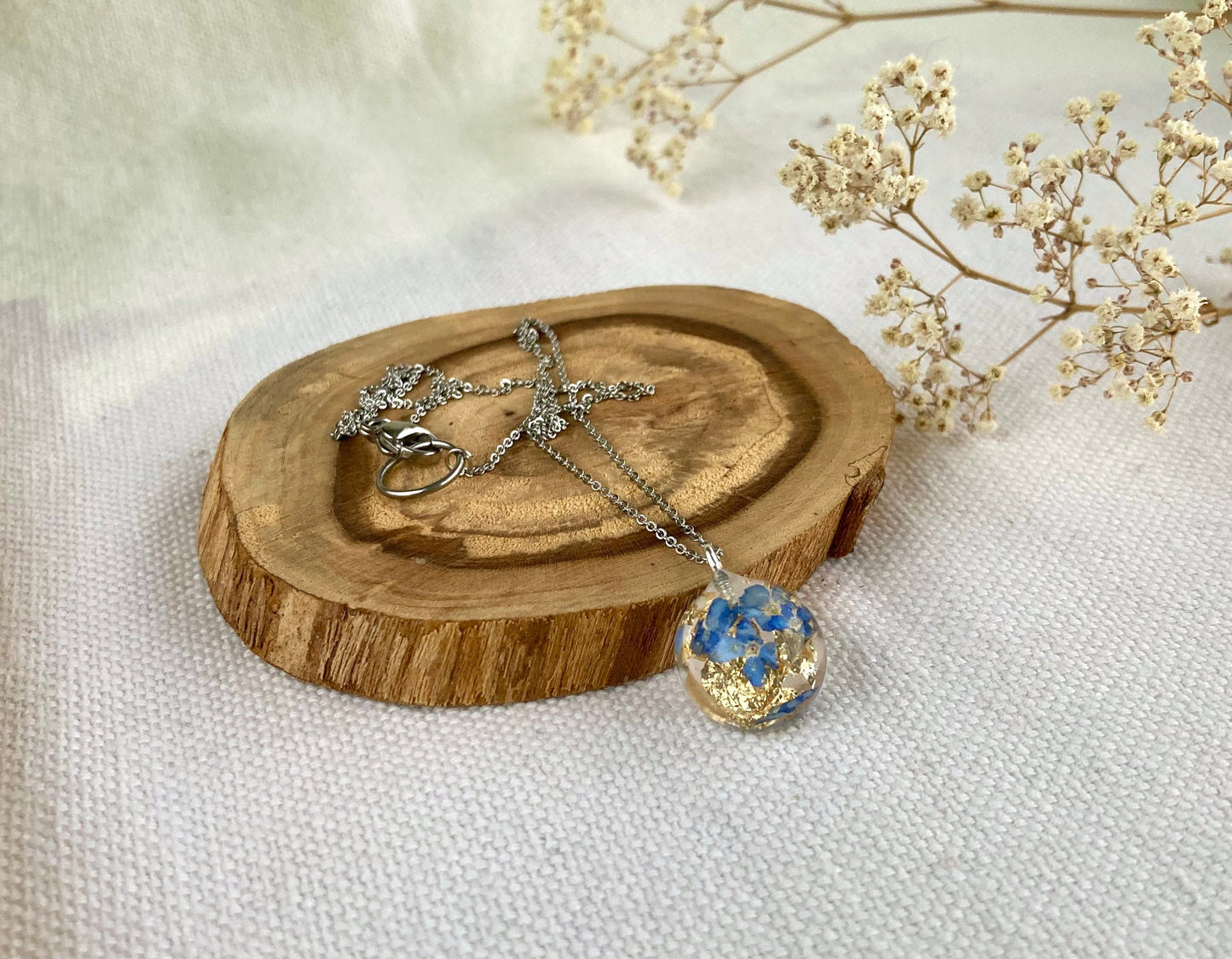 Pressed flower Forget me not Resin necklace, Memorial jewelry, Wedding jewelry, Dried flower jewelry