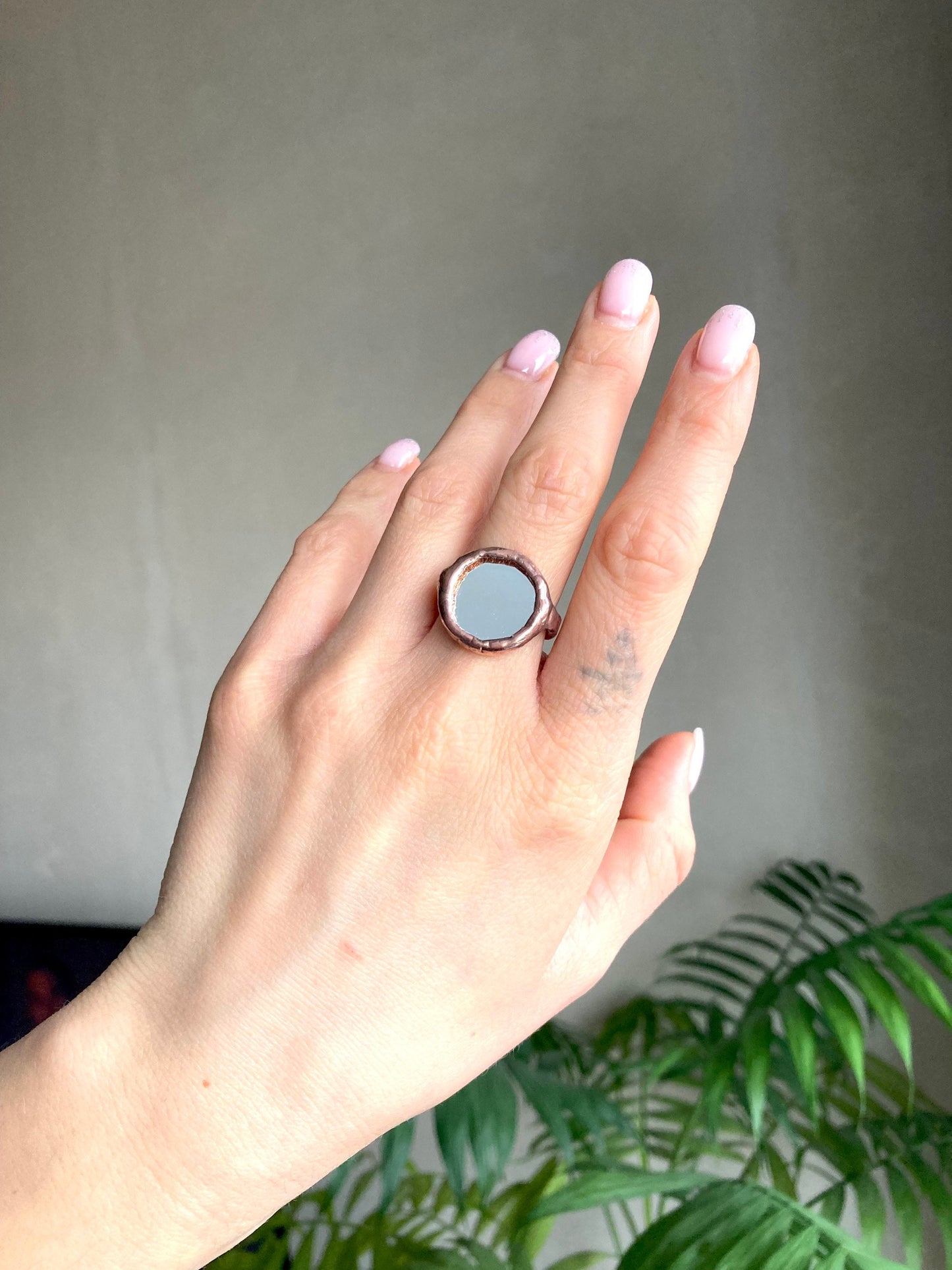 Stained mirror ring, Statement ring for women, Minimalist jewelry, Stained glass Round Circle Disc ring, Chanky ring with mirror