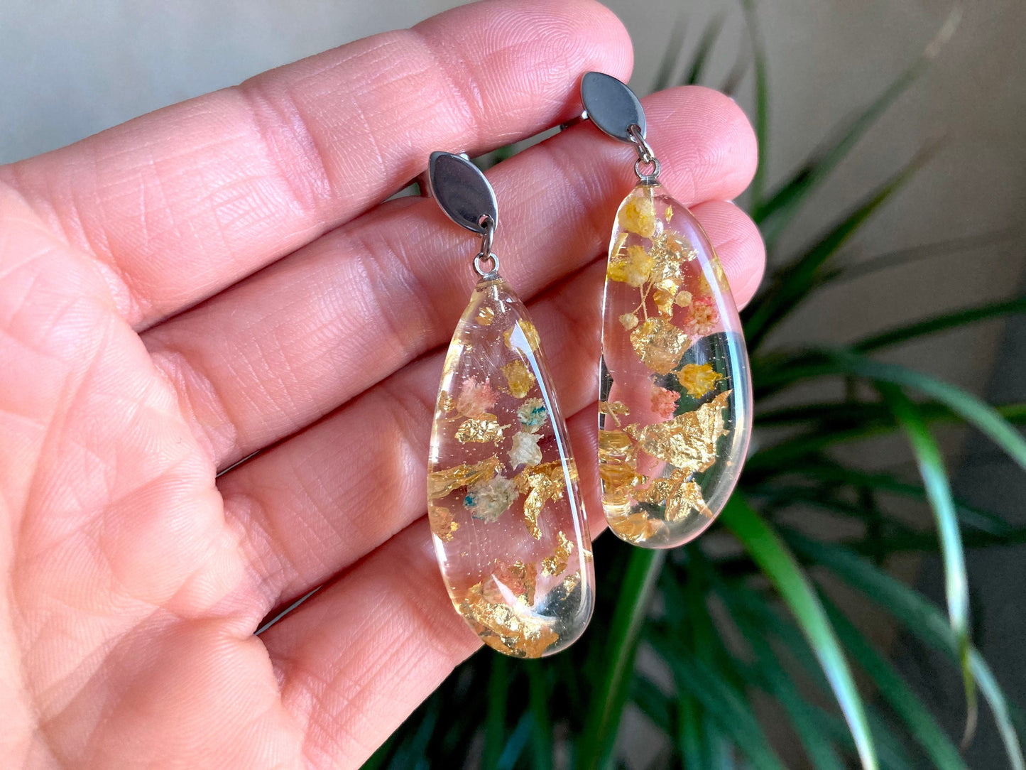 Resin Earrings with Real Flowers, Dangling Earrings, Forgetmenot earrings, Real Flower earrings, Hanging earrings, gift for mom, Christmas