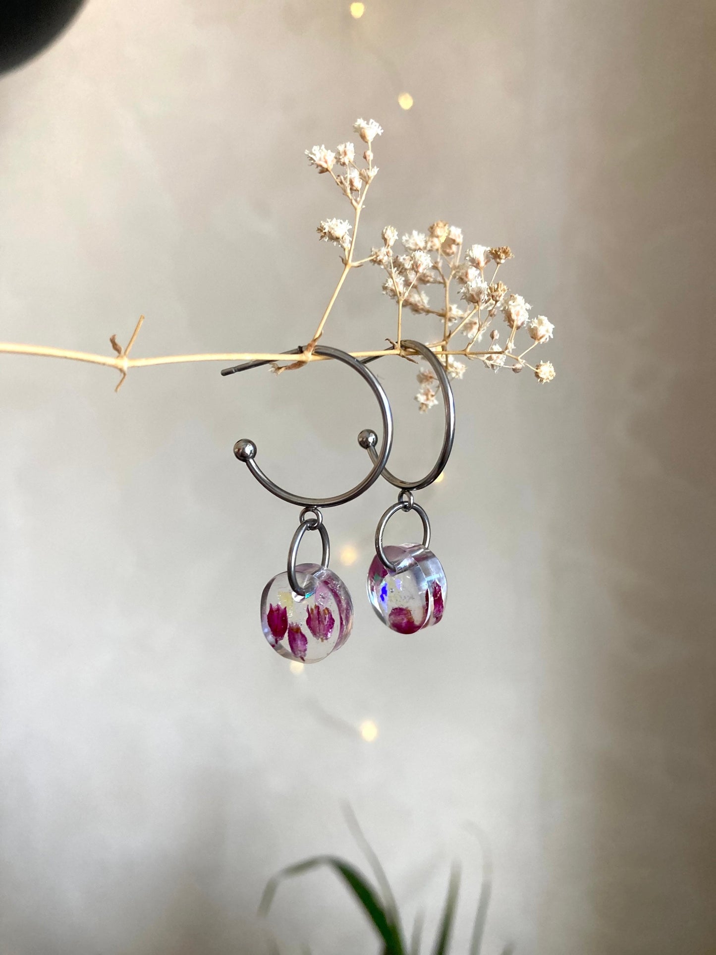 Stainless steel Hoop resin earrings with flowers, Circle drop earrings, Gift for mom, Gift for her, Mother’s Day gift