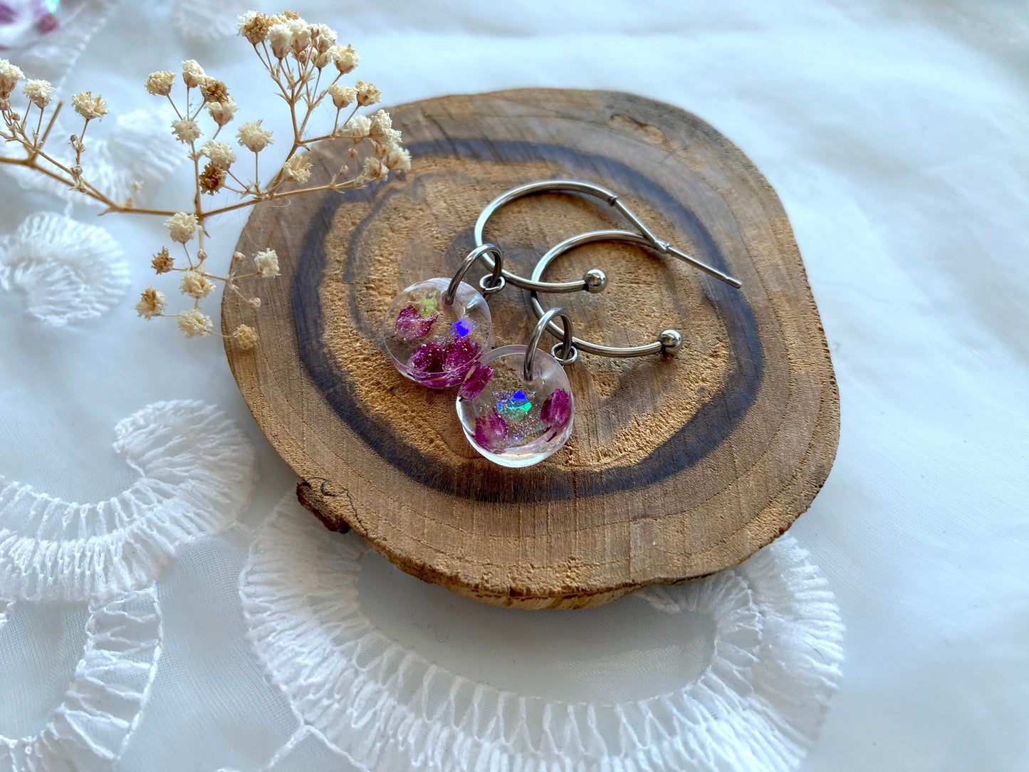 Stainless steel Hoop resin earrings with flowers, Circle drop earrings, Gift for mom, Gift for her, Mother’s Day gift