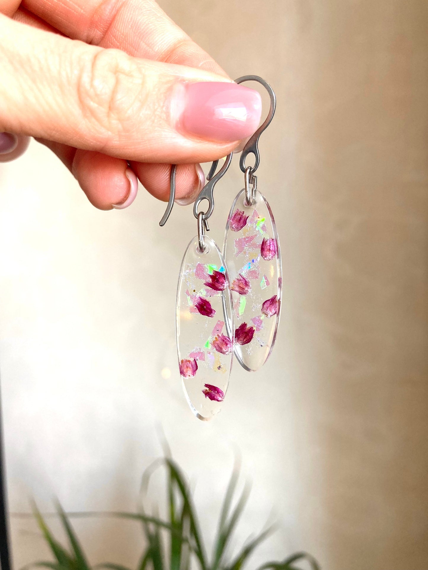 Oval resin earrings with flowers, Oval drop earrings, Gift for mom, Gift for her, Mother’s Day gift