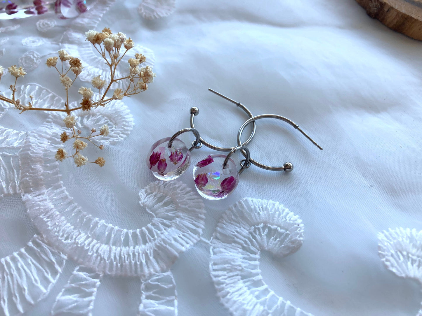 Stainless steel Hoop resin earrings with flowers, Circle drop earrings, Gift for mom, Gift for her, Mother’s Day gift